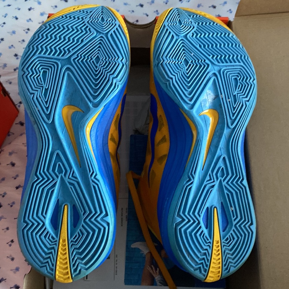 Nike Hyperdunk Shoes - image 4